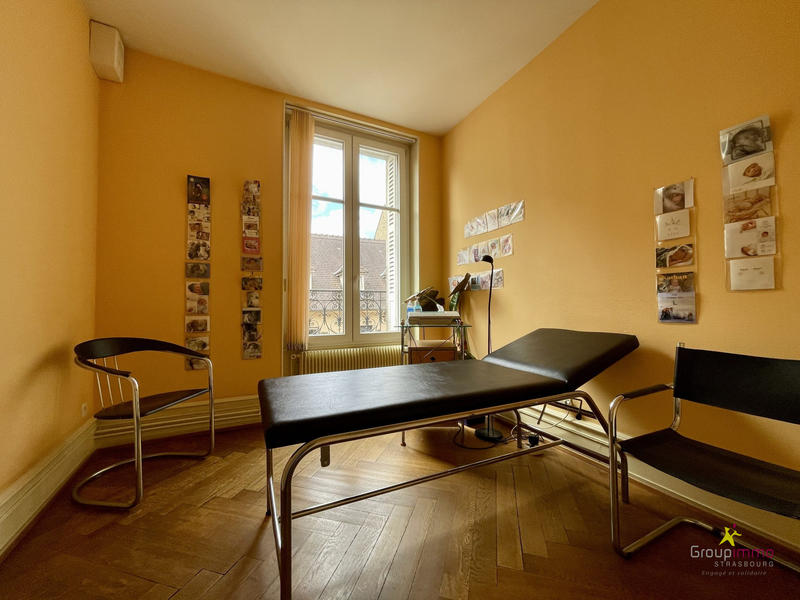 Local d'activités - 123 m² - 5 pièces