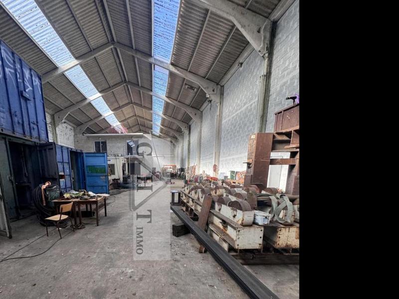 Entrepôt - 1 100 m²