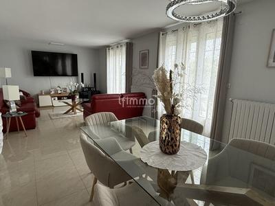 Maison - 177 m² - 8 pièces