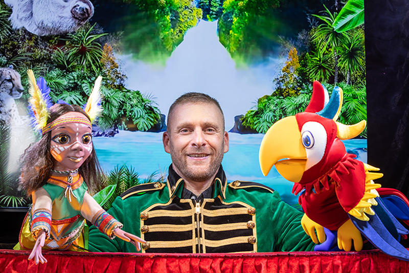 Guignol Rhône Alpes et Rio le majestueux perroquet