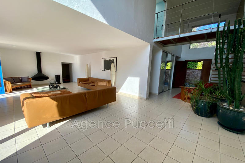 Demeure - 230 m² - 8 pièces