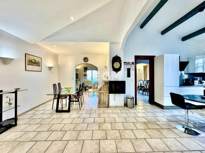 Villa - 332 m² - 7 pièces