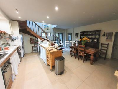 Maison - 229 m² - 6 pièces