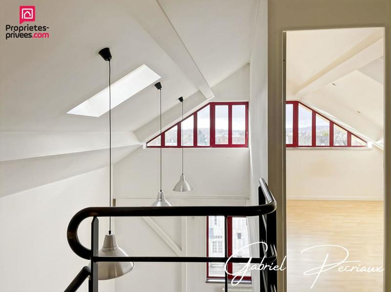 Loft - 96 m² - 5 pièces