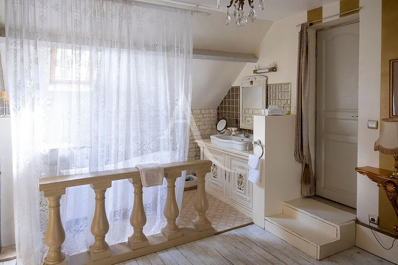 Maison - 334 m² - 12 pièces