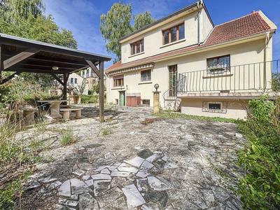 Maison - 181 m² - 9 pièces