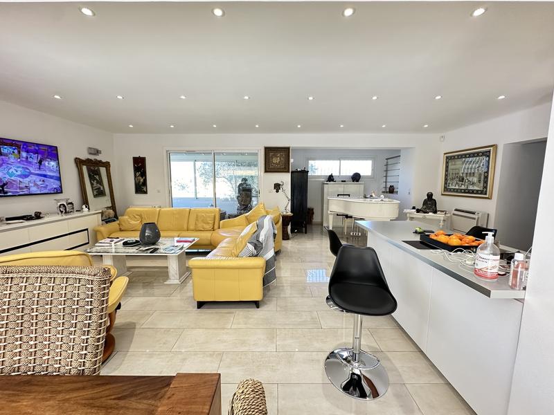 Maison - 220 m² - 10 pièces