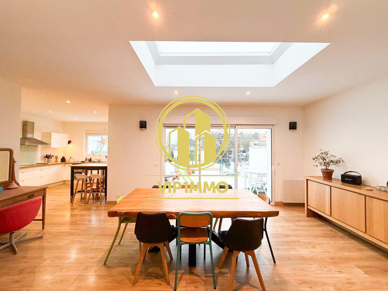 Maison - 142 m² - 8 pièces