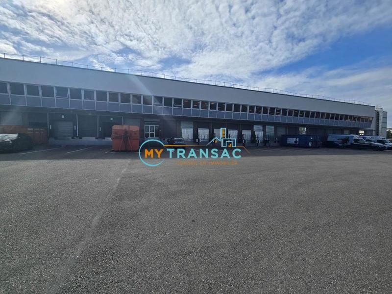 Entrepôt - 3 272 m²