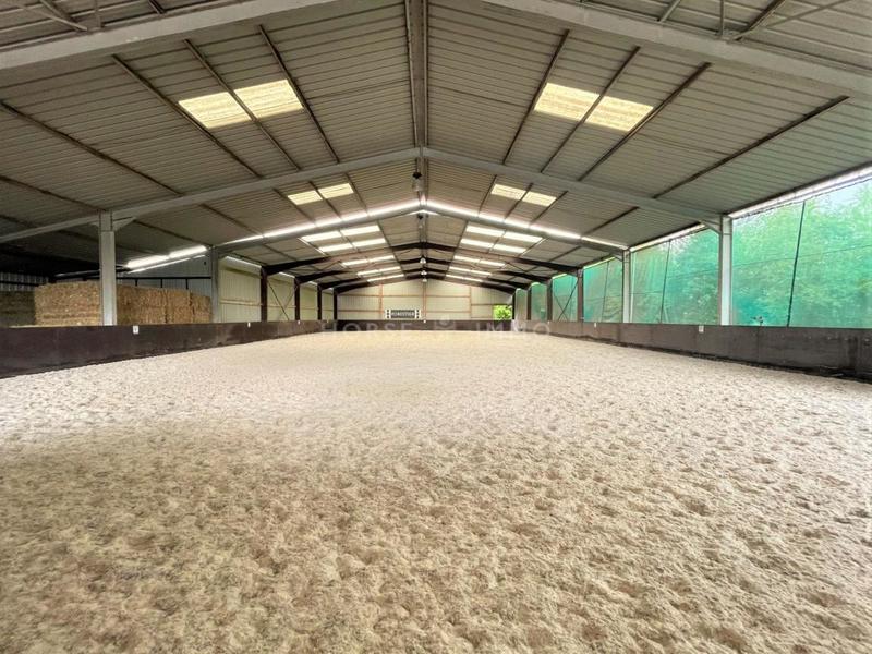 Maison - 330 m² - 10 pièces