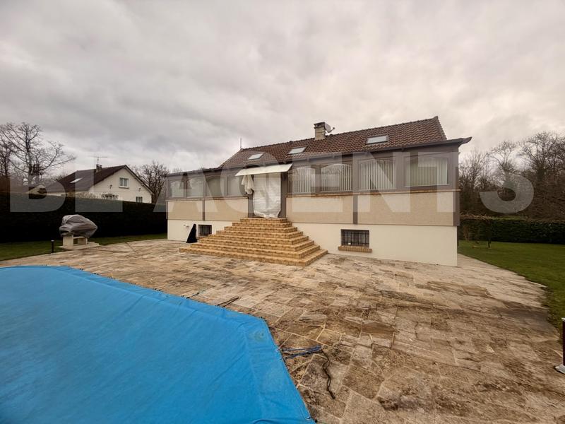 Maison traditionnelle - 160 m² - 7 pièces