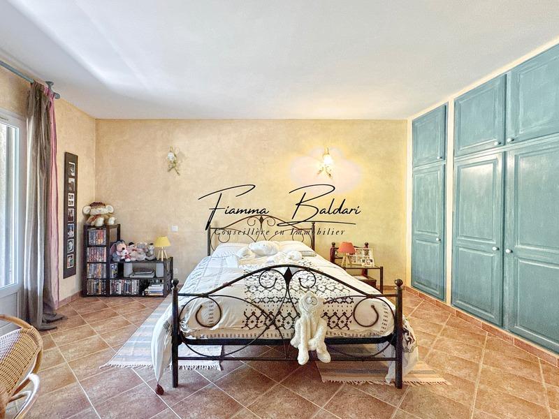 Maison - 269 m² - 7 pièces