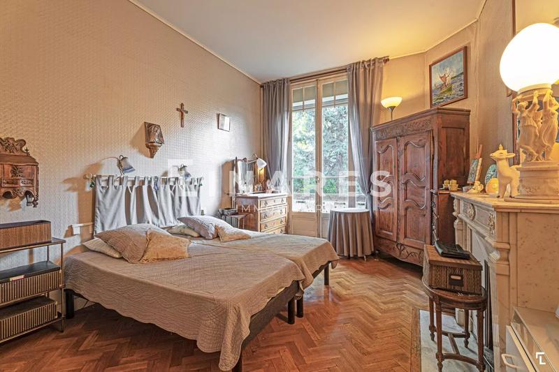 Appartement - 204 m² - 6 pièces