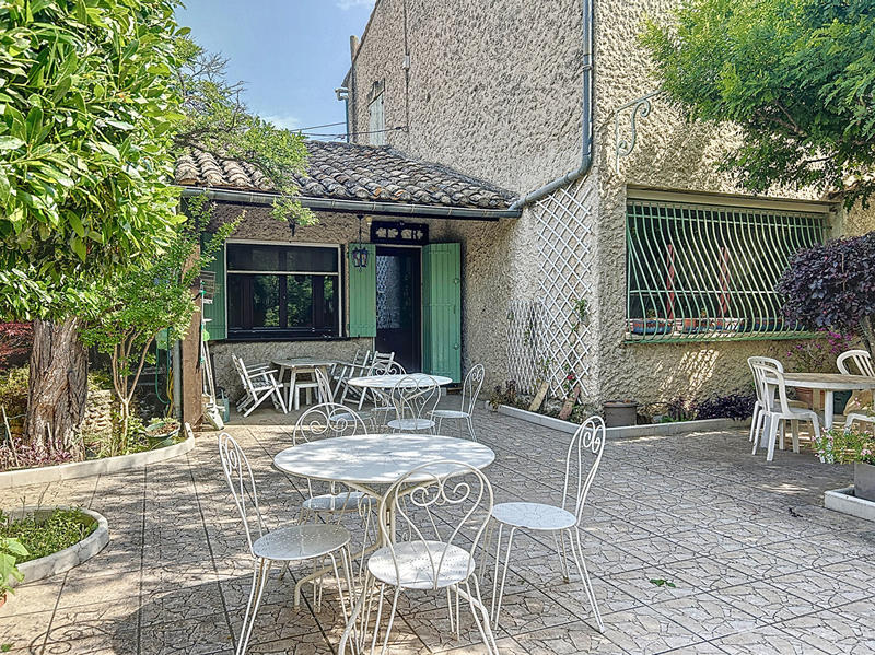 Maison - 394 m² - 6 pièces