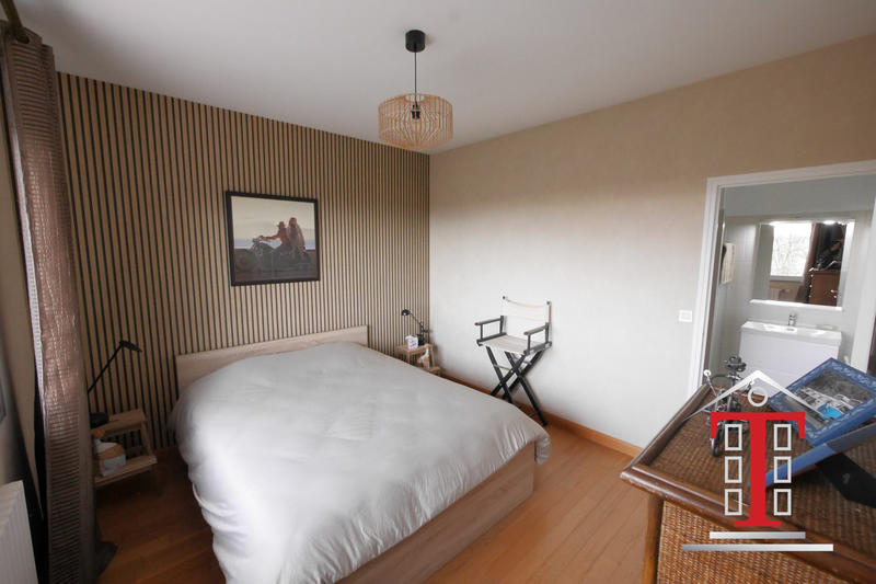 Maison traditionnelle - 230 m² - 9 pièces