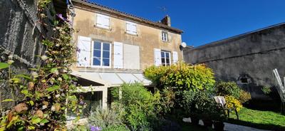 Maison de ville - 211 m² - 9 pièces