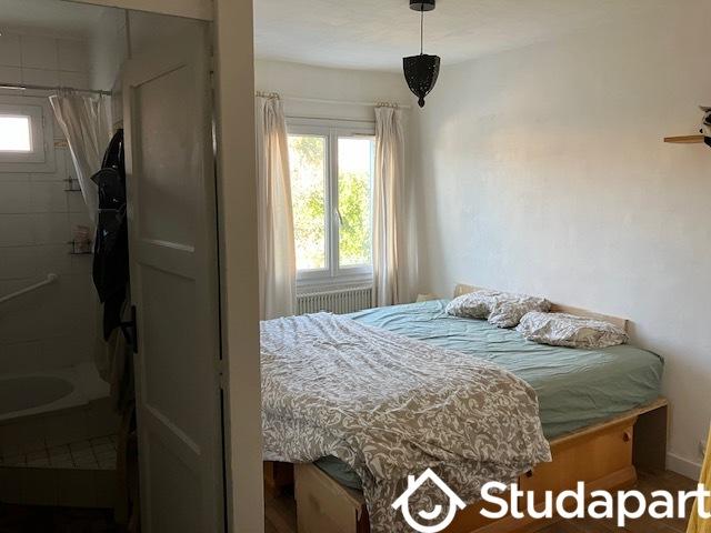 Chambre - 10 m² - 1 pièce