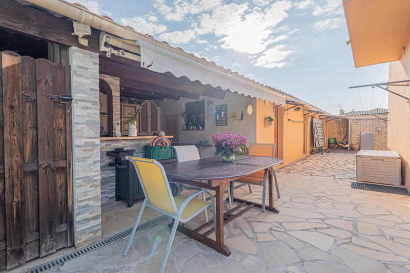 Maison - 237 m² - 8 pièces