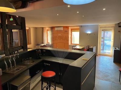 Local commercial - 200 m² - 5 pièces