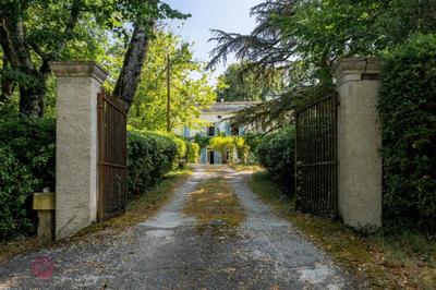 Maison de maîtres - 409 m² - 13 pièces