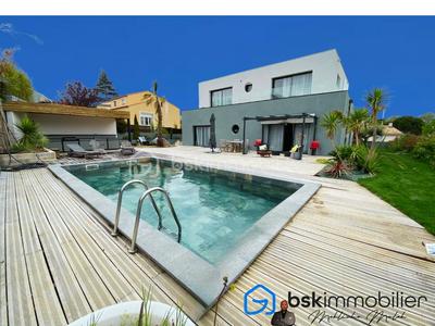 Maison - 250 m² - 6 pièces