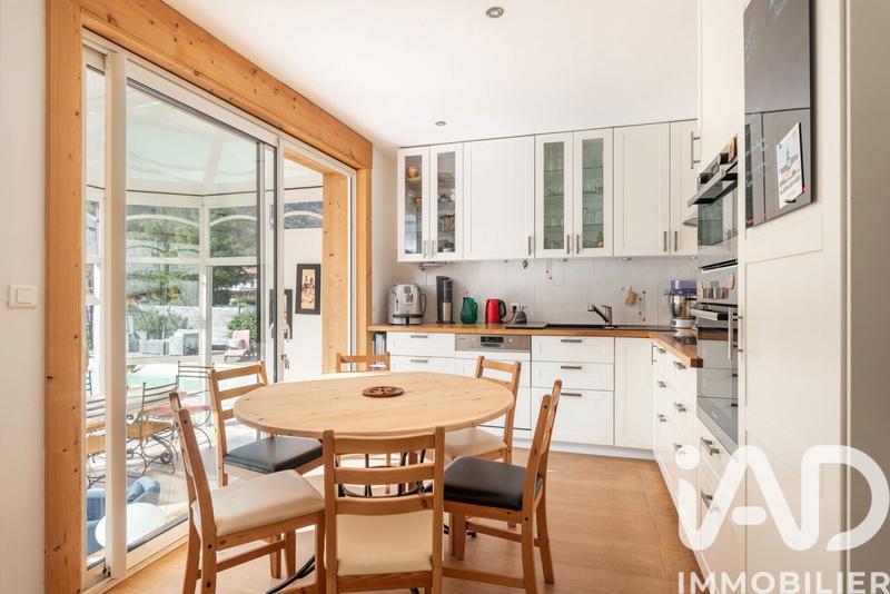 Maison - 210 m² - 7 pièces