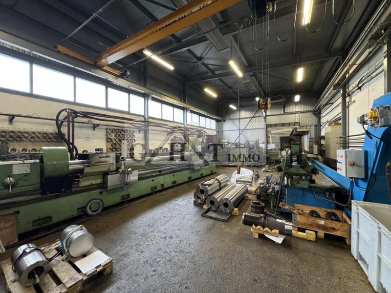 Entrepôt - 1 850 m²