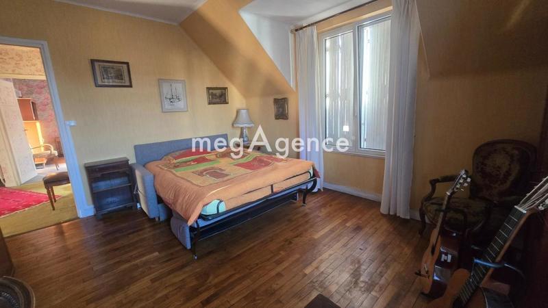 Maison - 210 m² - 8 pièces