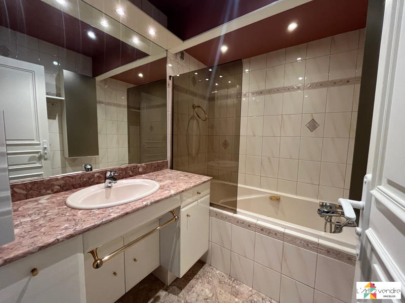 Appartement - 80 m² - 4 pièces