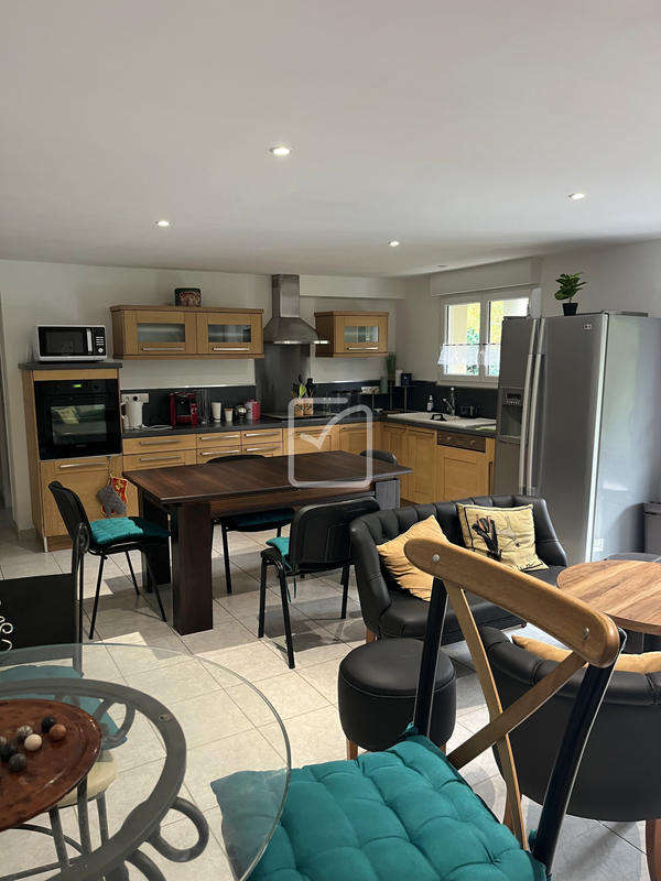 Maison - 205 m² - 8 pièces