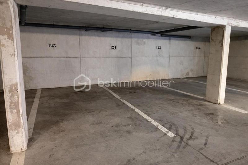 Parking / Garage - 12 m²