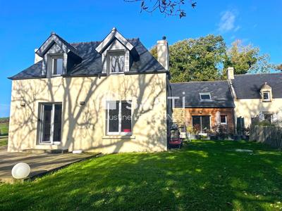 Maison - 296 m² - 13 pièces