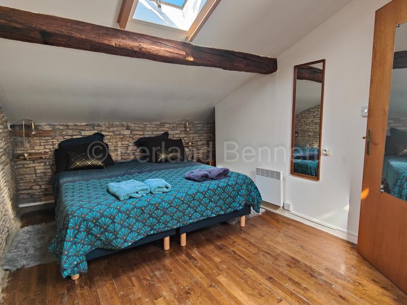 Maison en pierre - 211 m² - 9 pièces