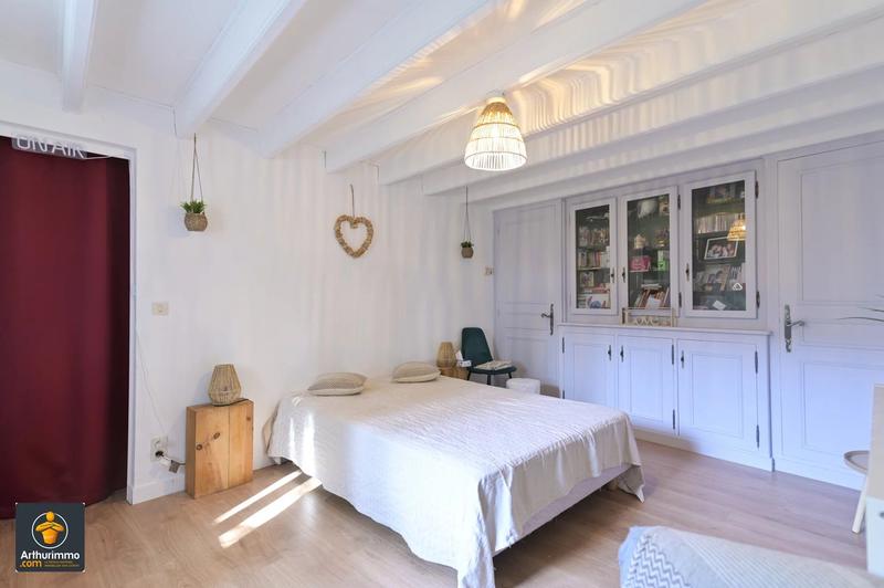 Maison - 230 m² - 9 pièces