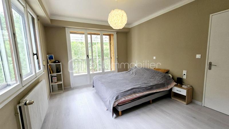 Maison - 180 m² - 8 pièces