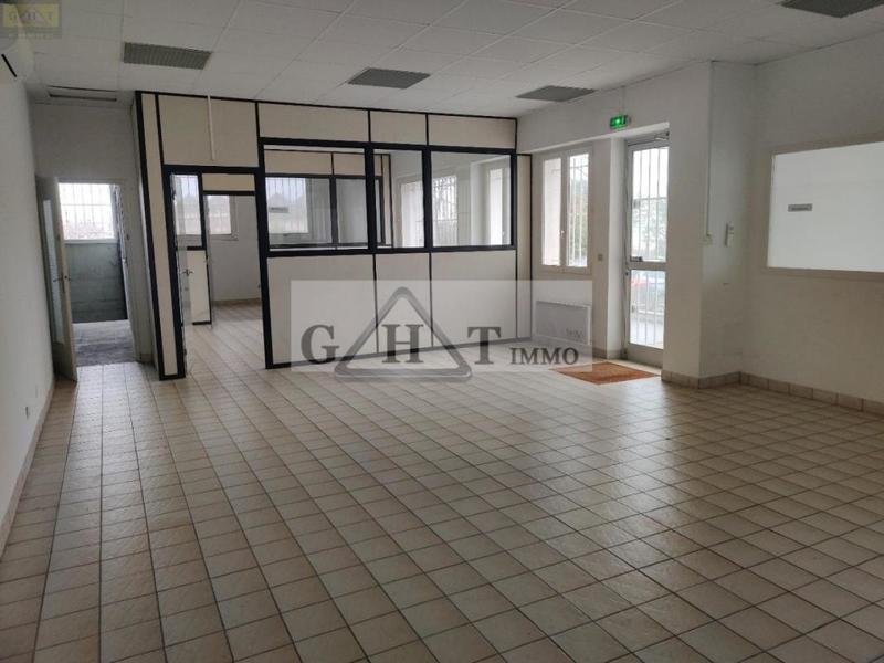 Entrepôt - 1 385 m²