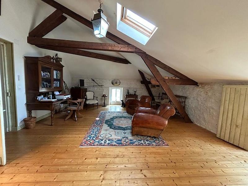 Maison - 277 m² - 11 pièces