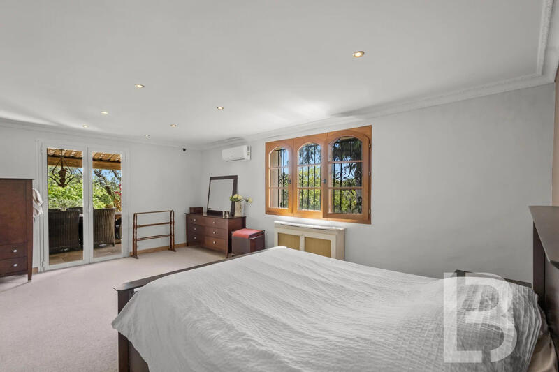 Villa - 433 m² - 9 pièces