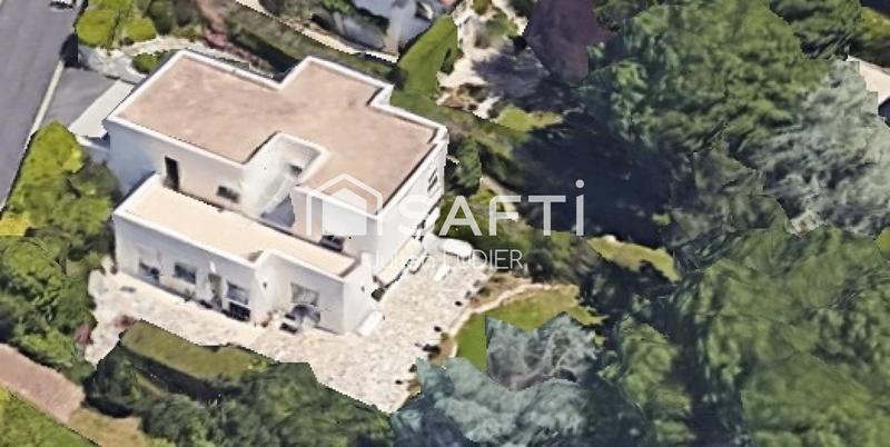 Maison - 212 m² - 6 pièces