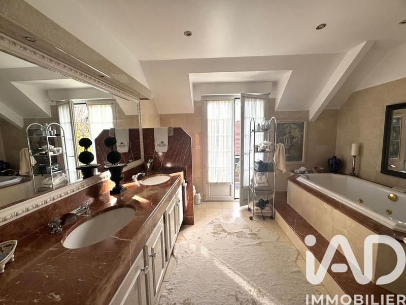 Maison - 180 m² - 5 pièces