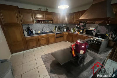 Propriété - 210 m² - 8 pièces