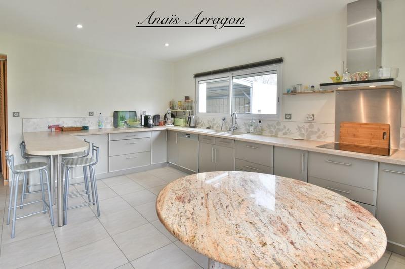 Maison - 230 m² - 6 pièces