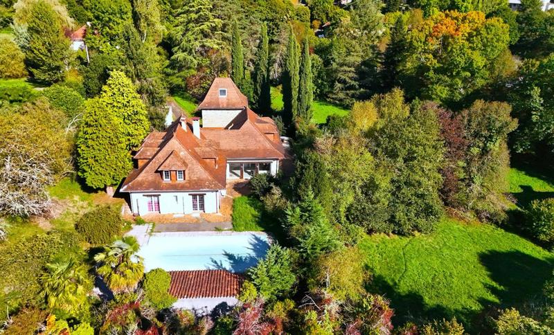 Villa - 355 m² - 9 pièces