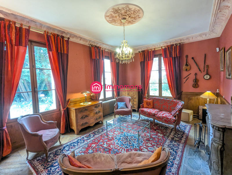 Maison - 203 m² - 9 pièces