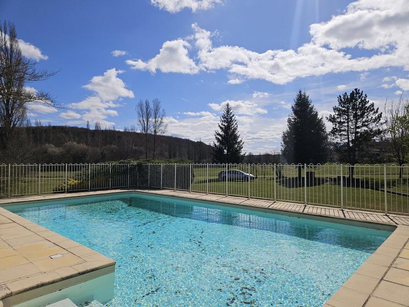 Maison traditionnelle - 139 m² - 6 pièces