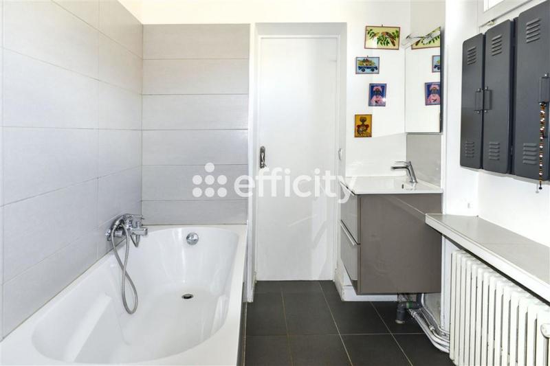 Maison - 260 m² - 8 pièces