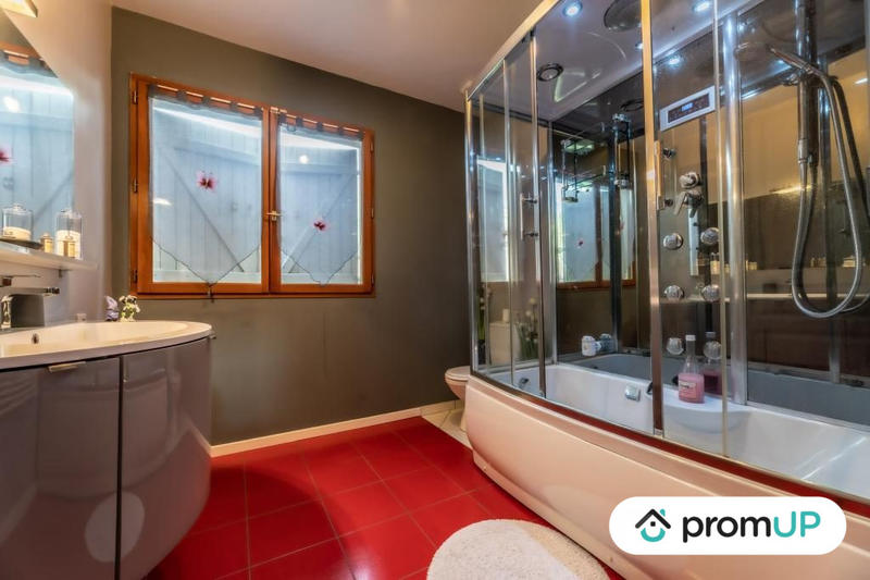 Maison traditionnelle - 380 m² - 10 pièces