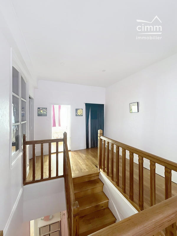 Maison traditionnelle - 159 m² - 4 pièces