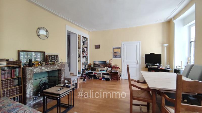 Maison - 360 m² - 10 pièces