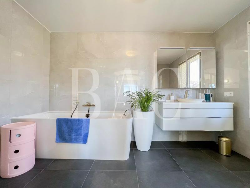 Villa - 270 m² - 8 pièces